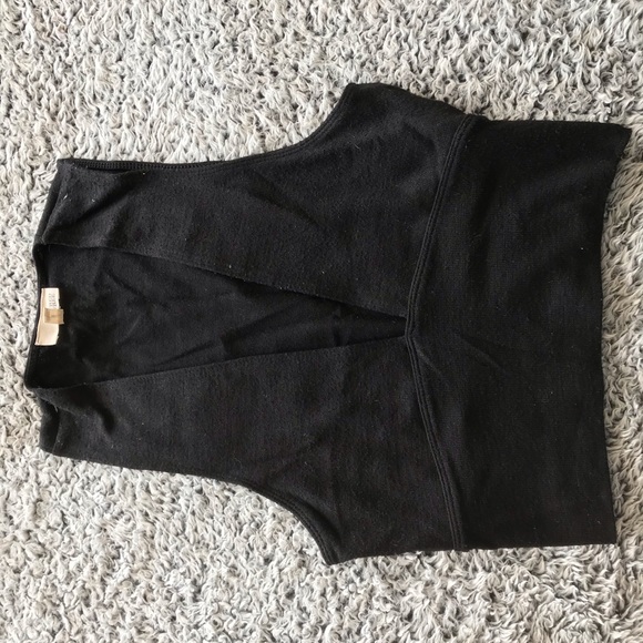 Aritzia Tops - tna crop top Aritzia Tops - tna crop top